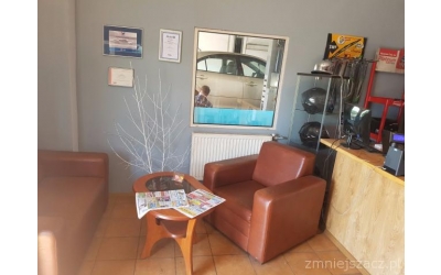 Poczekalnia dla klientów w warsztacie Miras-Car